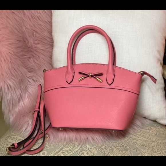 crown & ivy Handbags - 🌼🌹CUTE!!🌼🌺Small Crown & Ivy Purse